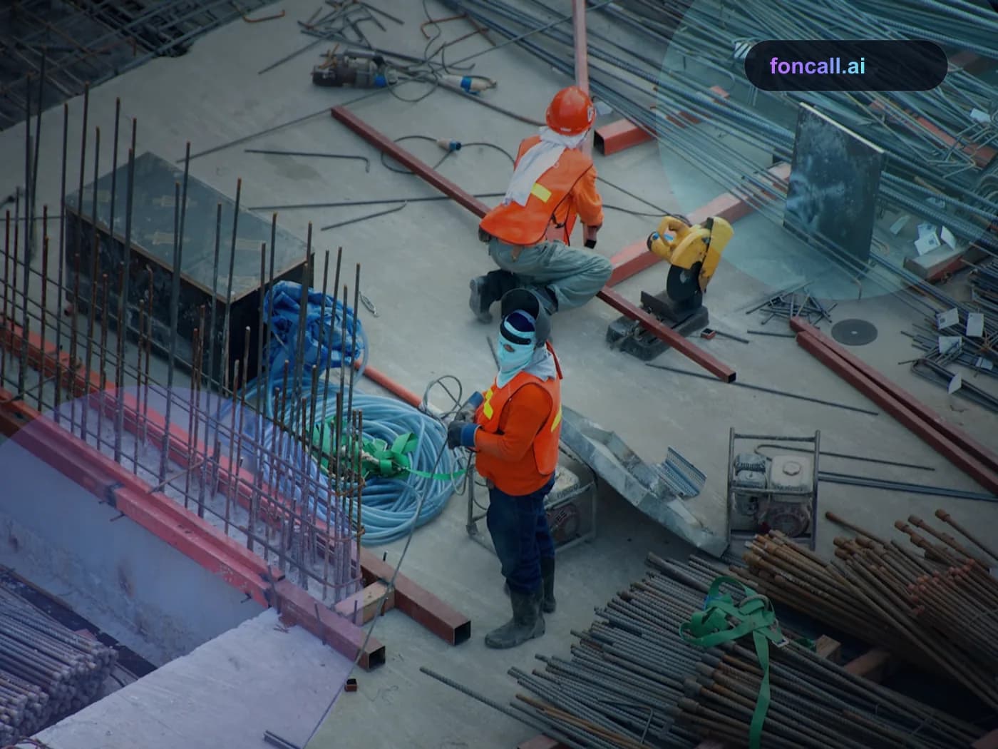 KI-Telefonassistent für das Handwerk: Handwerker auf einer Baustelle