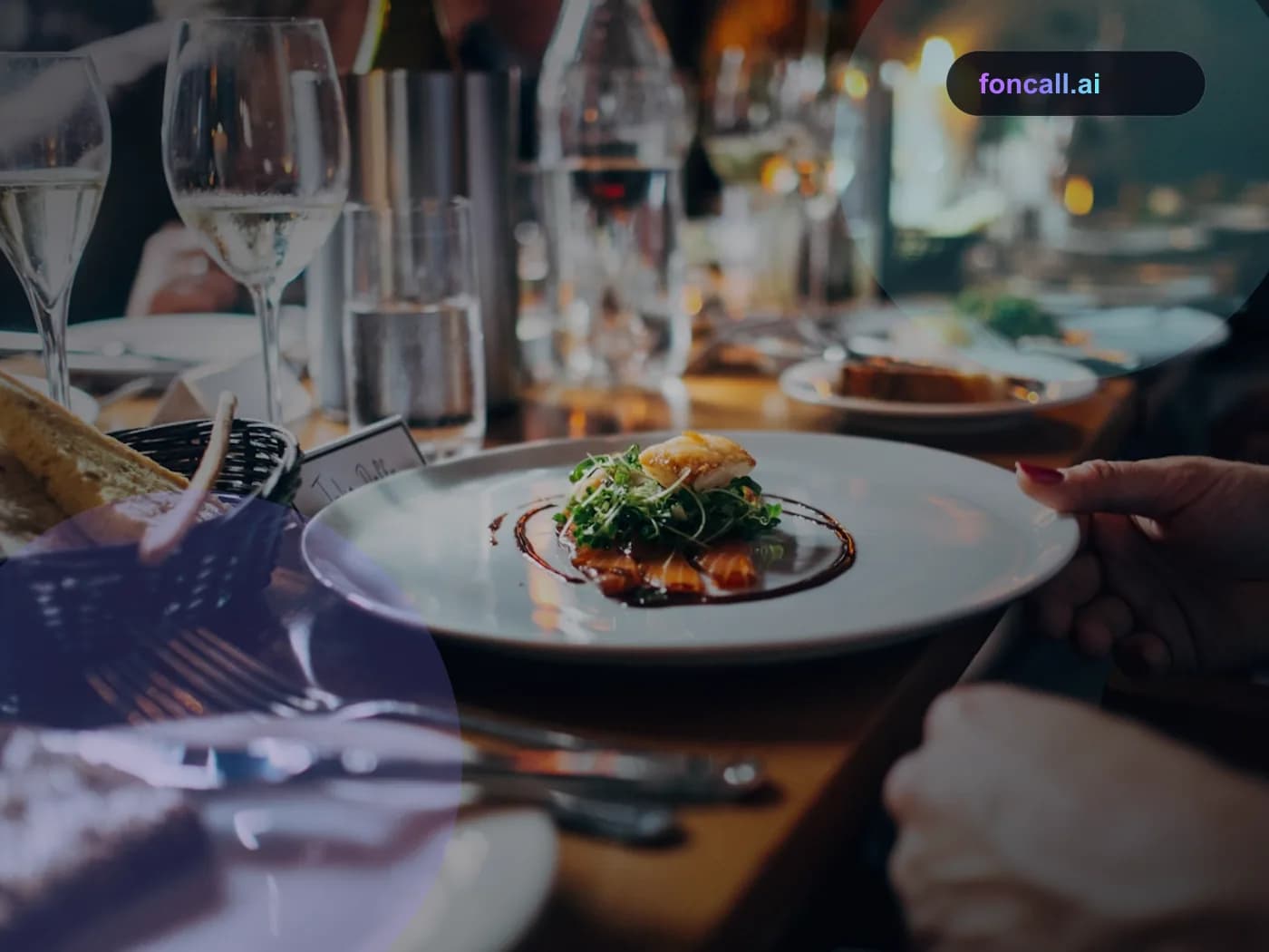 KI-Telefonassistent für Restaurants & Gastronomie | foncall.ai Branchen-Hero KI-Telefonassistent für Restaurants & Gastronomie: Restauranttisch mit gedeckten Tellern
